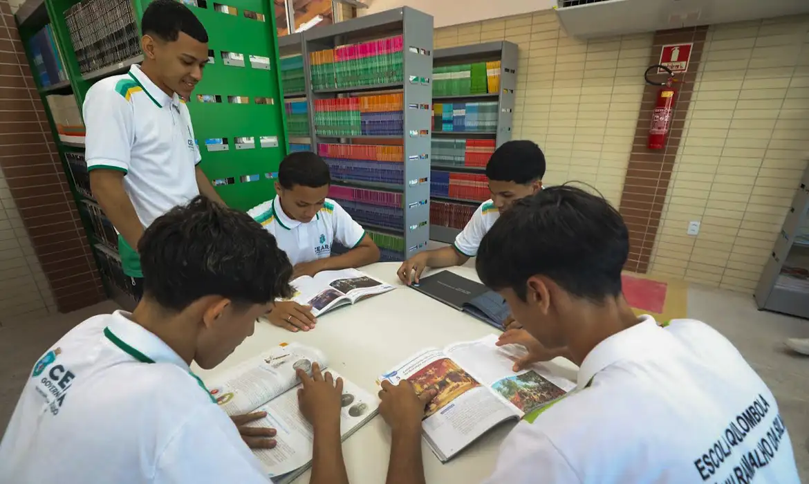 alunos_escola_0s1a2992