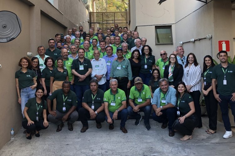 Antônio de Salvo é reeleito presidente do Sistema Faemg Senar Antônio de Salvo é reeleito presidente do Sistema Faemg Senar