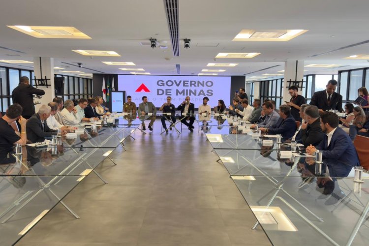 Nova Diretoria da AMM entrega demandas dos municípios em reunião com governador Nova Diretoria da AMM entrega demandas dos municípios em reunião com governador