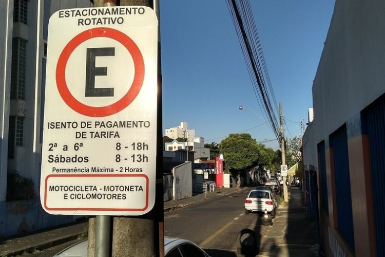 Zona azul de Uberlândia movimenta R$ 400 mil Zona azul de Uberlândia movimenta R$ 400 mil