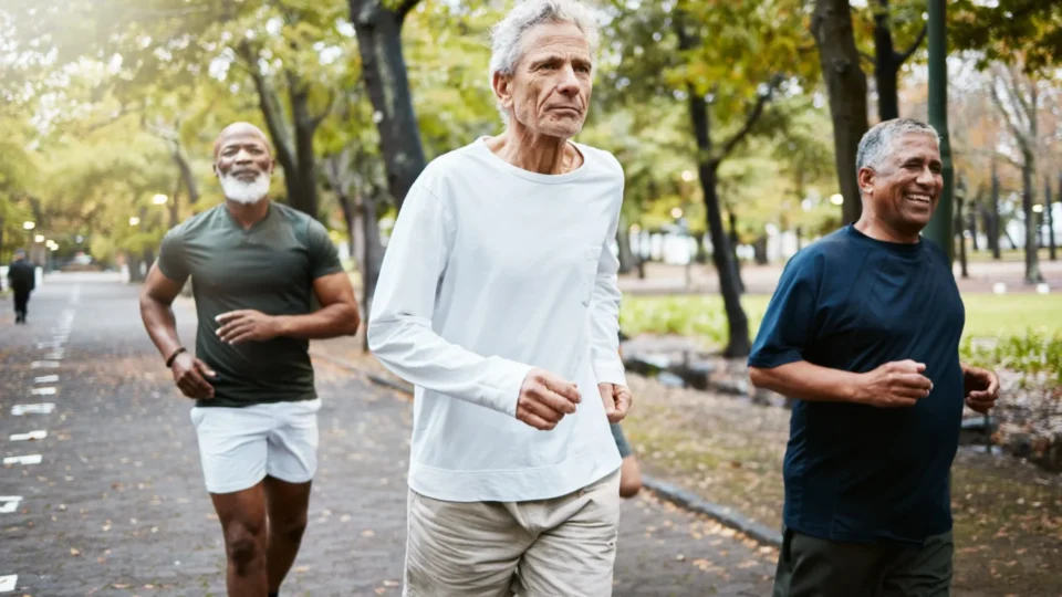idosos-correndo-scaled-960x540