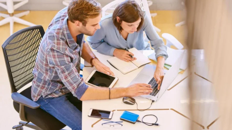 pessoas-trabalhando-trabalho-istock1-768x512-1-960x540