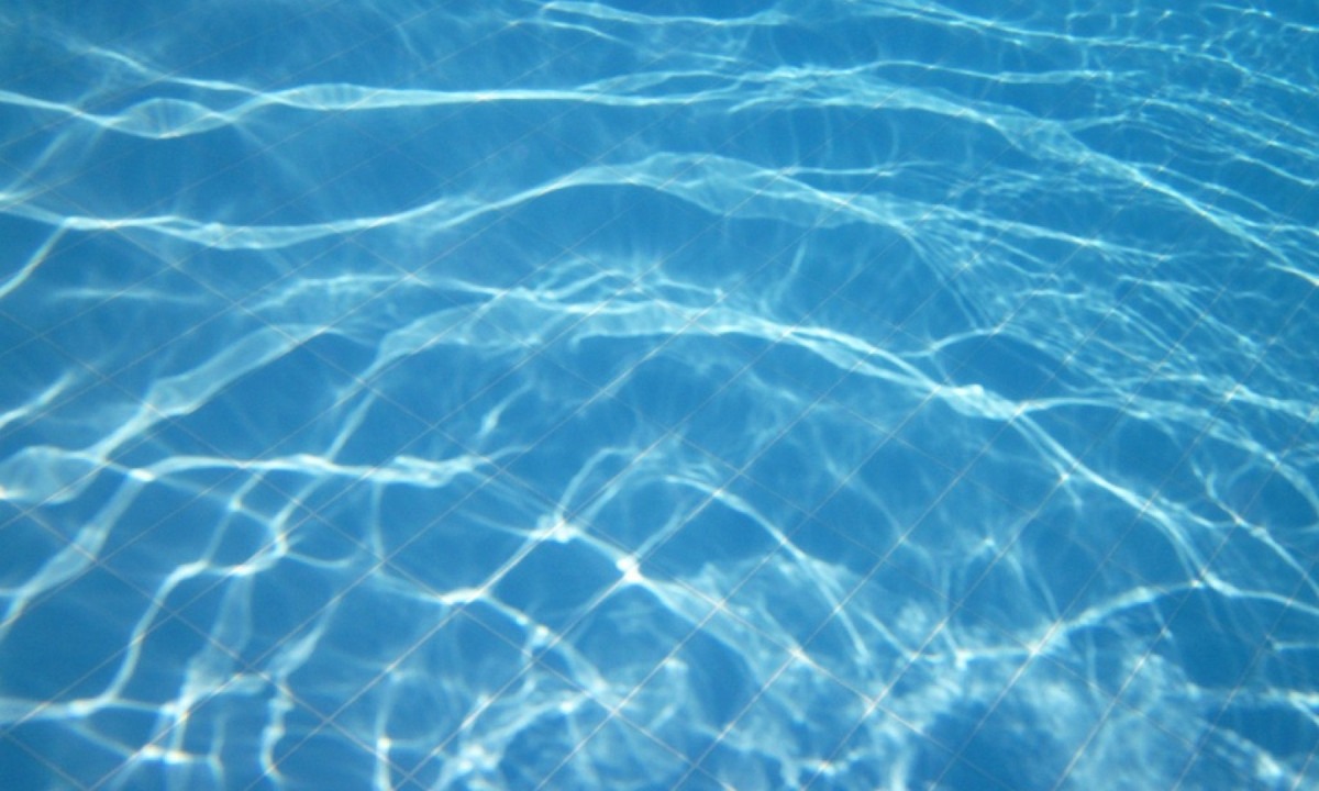 1_fundo-de-piscina-63048396