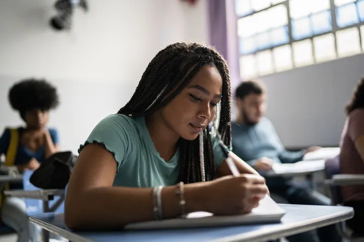 aluno-estudante-prova-escola-enem-concurso-6544652affed68aa