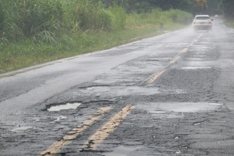 BR&267 tem 20 kms esburacados BR&267 tem 20 kms esburacados