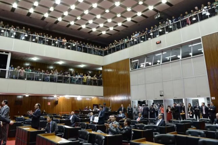 Deputados buscam novos partidos Deputados buscam novos partidos