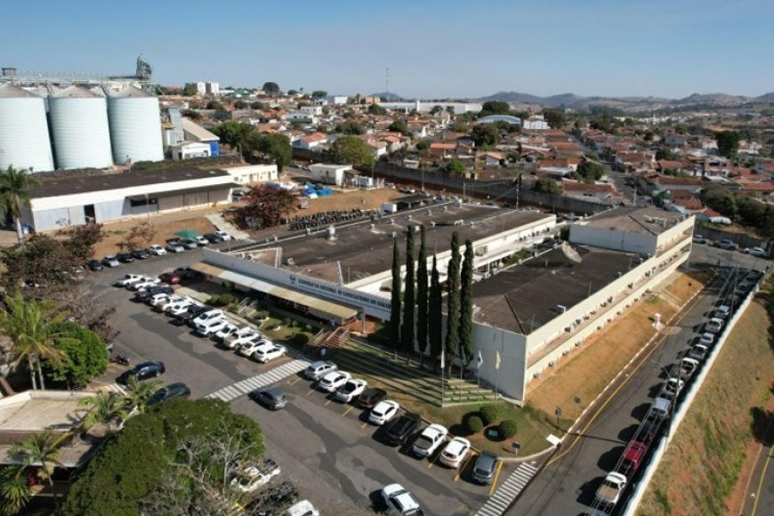 Cooxupé fatura 17 bi e distribuirá 185 milhões Cooxupé fatura 17 bi e distribuirá 185 milhões