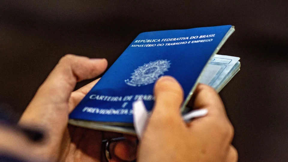 economia-carteira-assinada-novo-caged-geracao-de-empregos-trabalho-31713580716-960x540