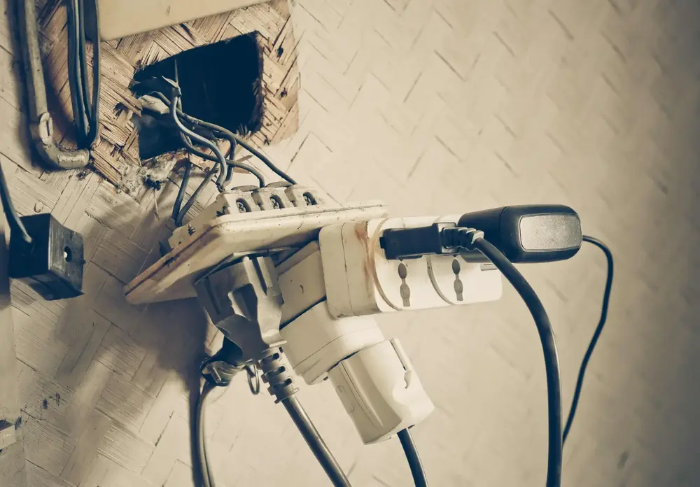 tomada-energia-erede-eletrica-5234784f504a8d5a tomada-energia-erede-eletrica-5234784f504a8d5a