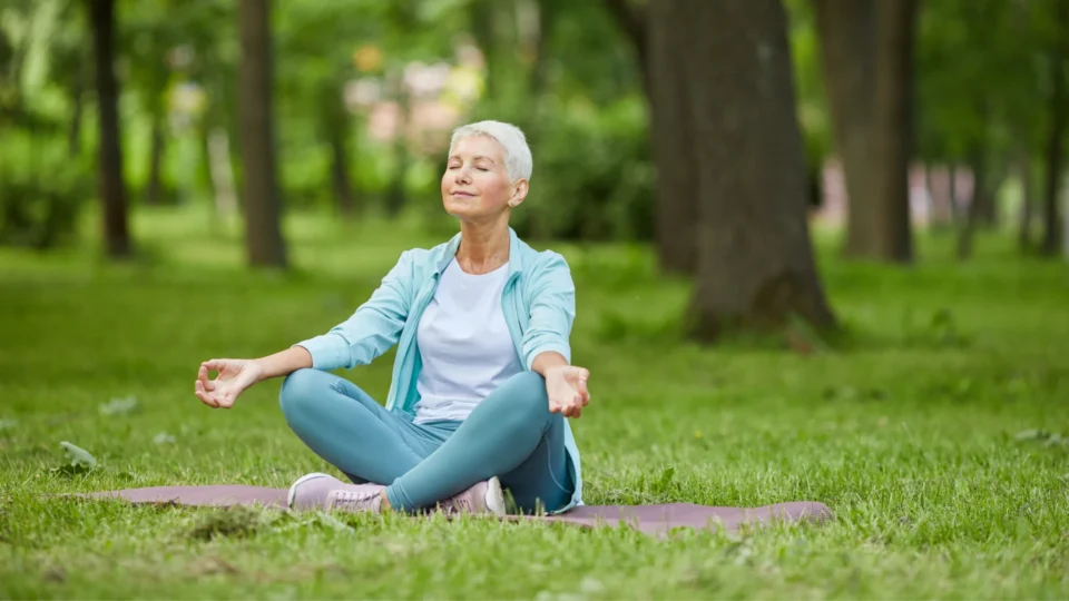 Como-funciona-a-meditacao-para-relaxamento-em-idosos-960x540