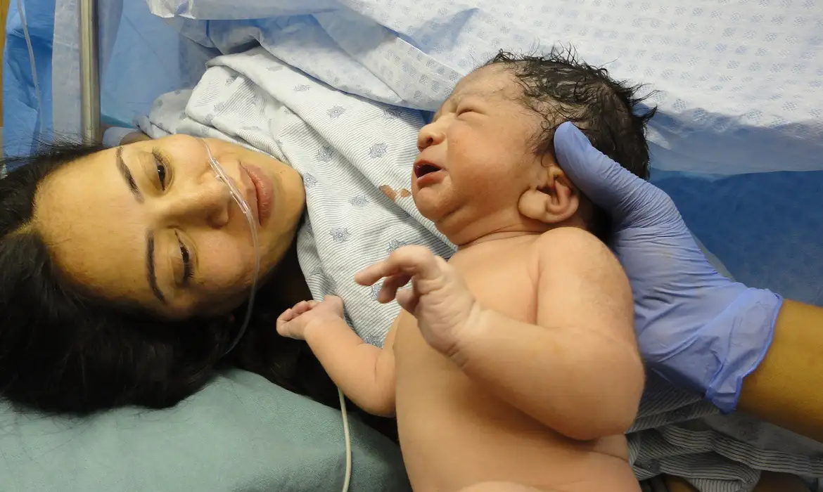 mae-bebe-baby-1531059_1920_1