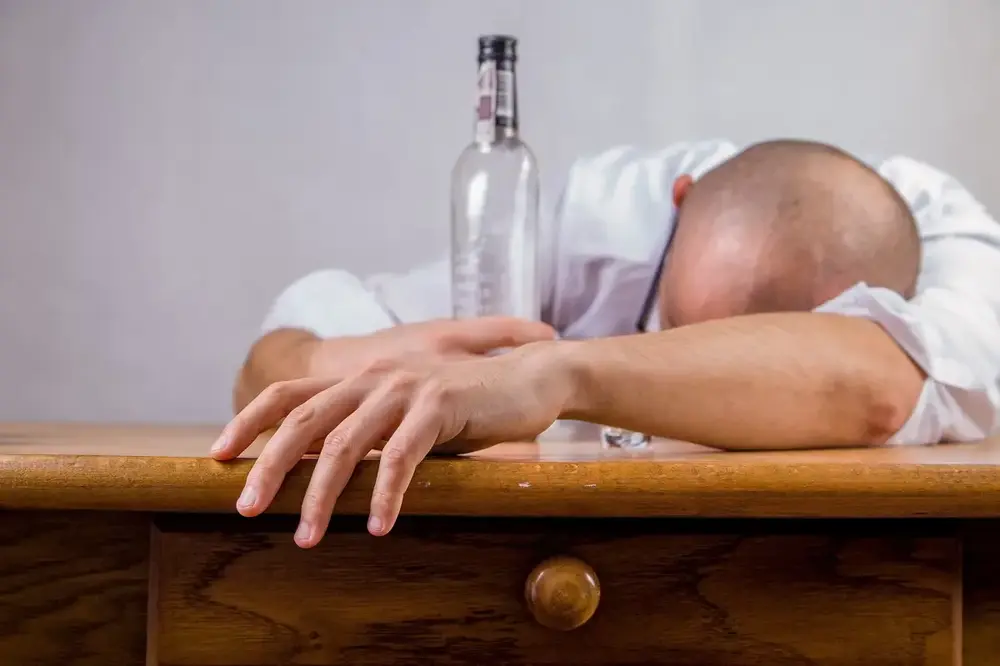 alcool-alcoolismo-bebida-682e92531860cdd6