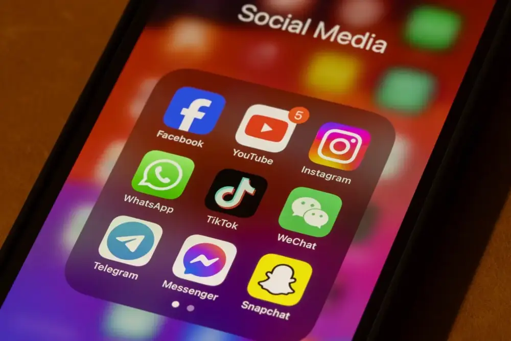 celular-redes-sociais-3928 celular-redes-sociais-3928