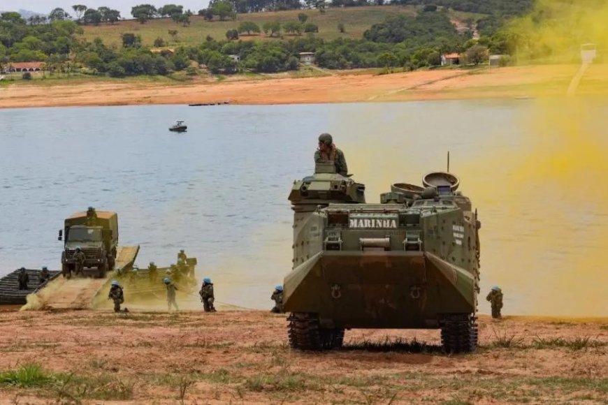Marinha reúne 2 mil militares em Minas