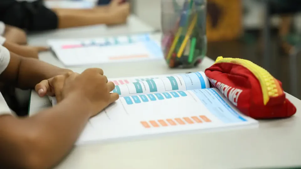 escola-estudo-estudantes-alunos-toms0716-960x540 escola-estudo-estudantes-alunos-toms0716-960x540