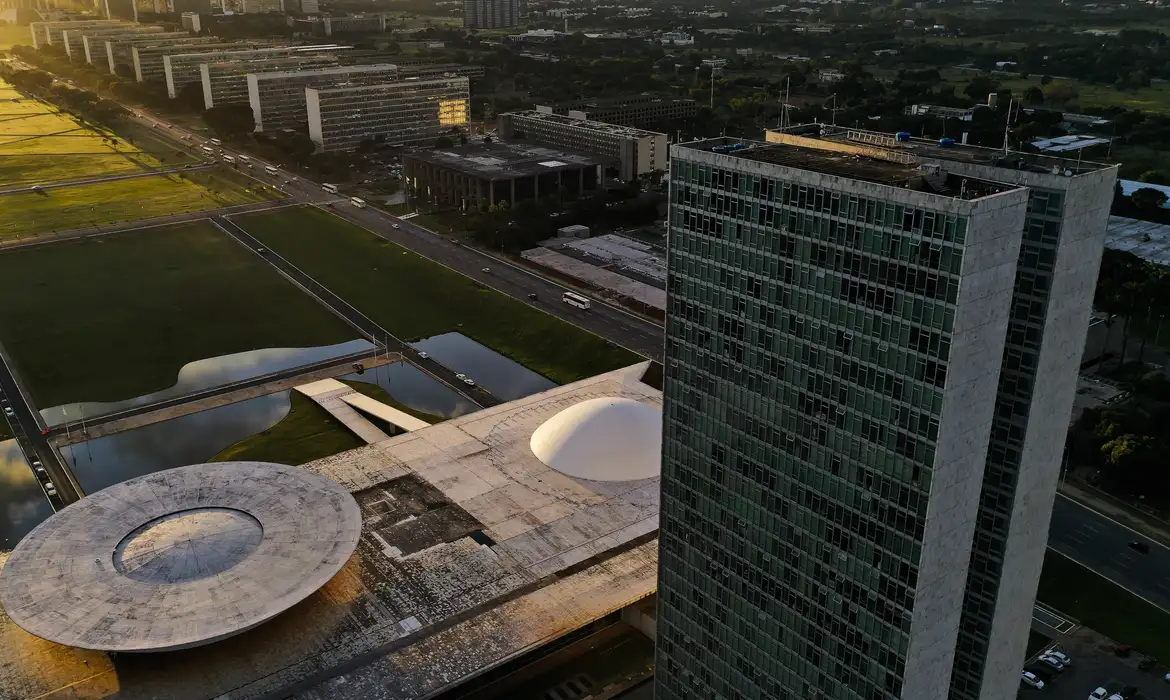 brasilia_bsb_vista_aerea_da_esplanada_dos_ministerios_0506202727