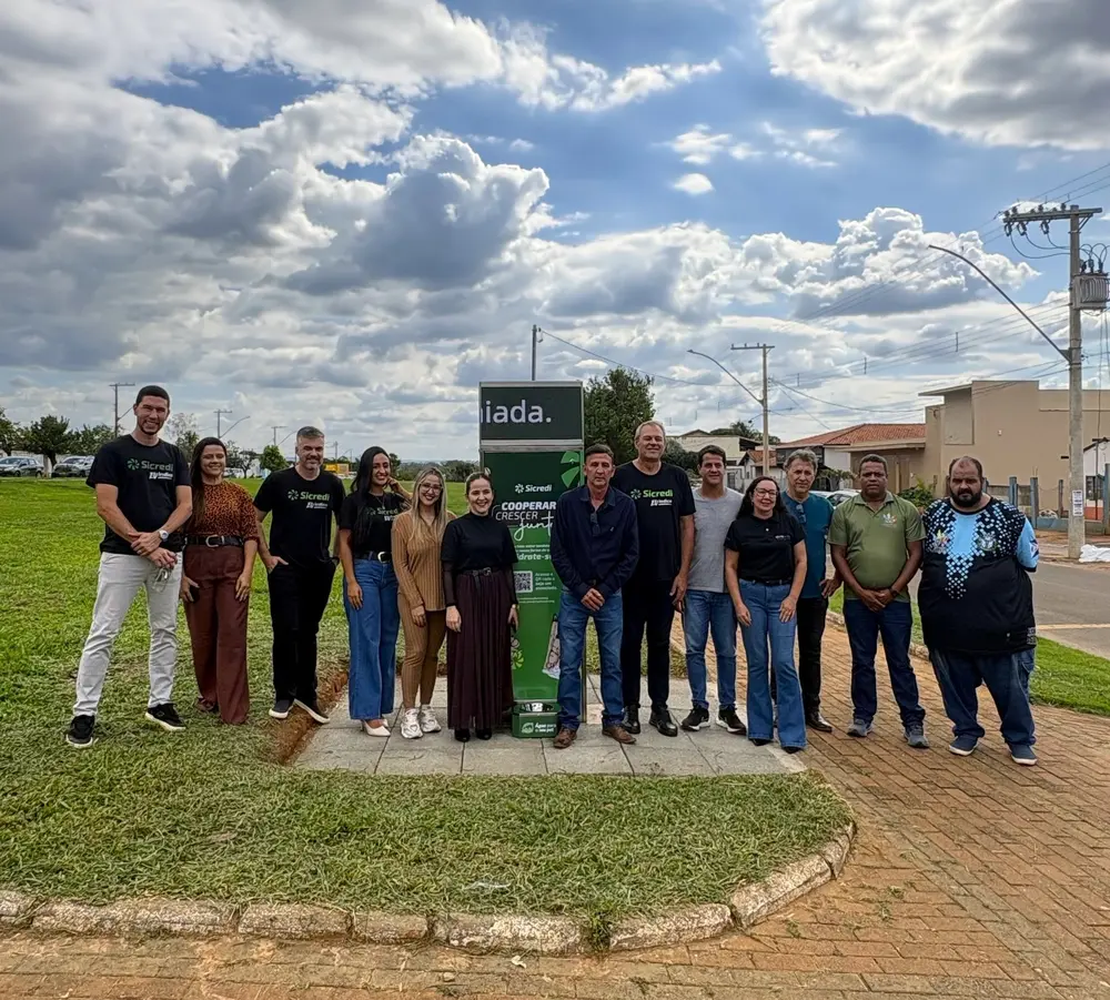Sicredi celebra um ano em Delfinópolis com entrega de estação de hidratação (1)